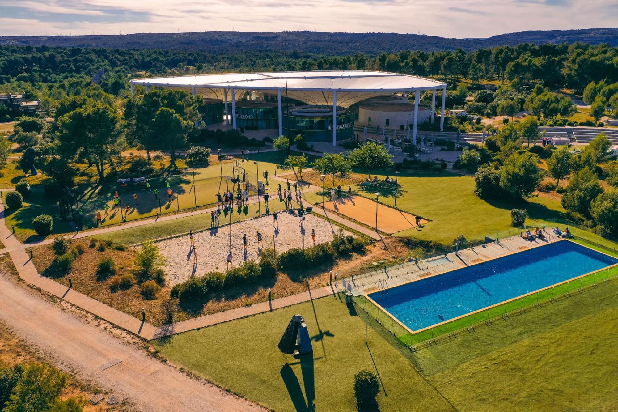Thecamp Hotel & Lodges - Aix En Provence آيكس أومبروفينس المظهر الخارجي الصورة